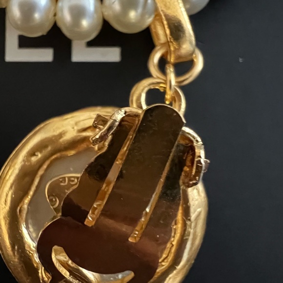 Chanel Vintage Collection 28 1993 RARE COLLECTIBLE Heart Dangle Earrings Gold - Picture 6 of 12